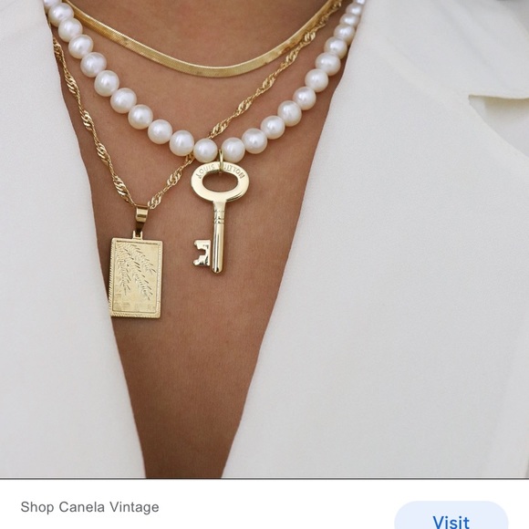 π Closet closing! Hurry..
Authentic Louis Vuitton key, transfer to necklace - Picture 7 of 8